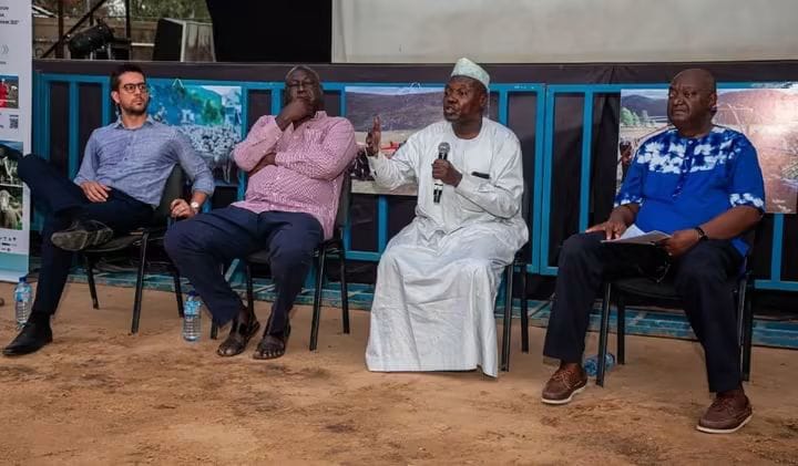 Table ronde consacrée aux parcours pastoraux et à la gestion des ressources.